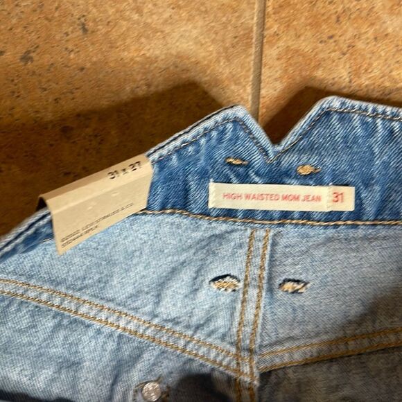 NWT Levi's High Waisted Taper Jeans Mom 31 - Picture 8 of 9